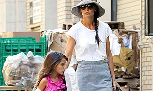 1378326163_katie holmes suir cast 178