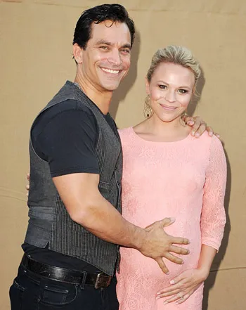 1379016470_johnathon schaech julie solomon 441