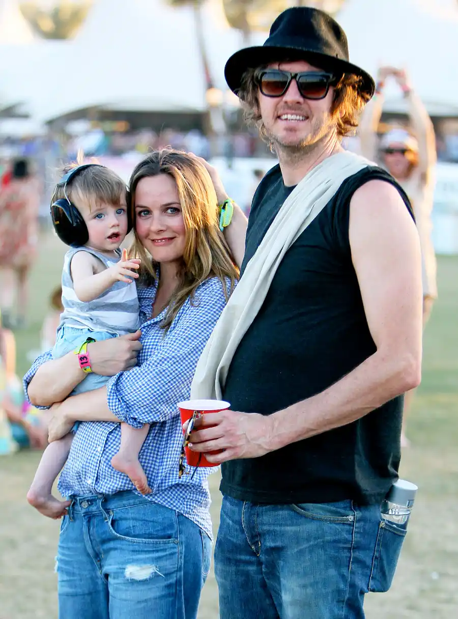 1379068284_coachella_celebs_94_wenn383_alicia silverstone christopher jarecki bear blu jarecki zoom