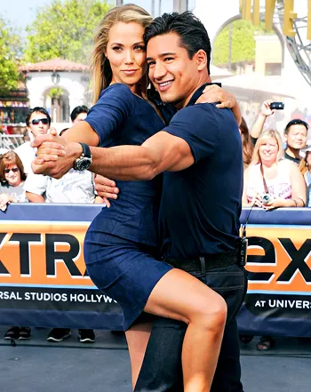 1379613400_180973304_elizabeth berkley mario lopez 350