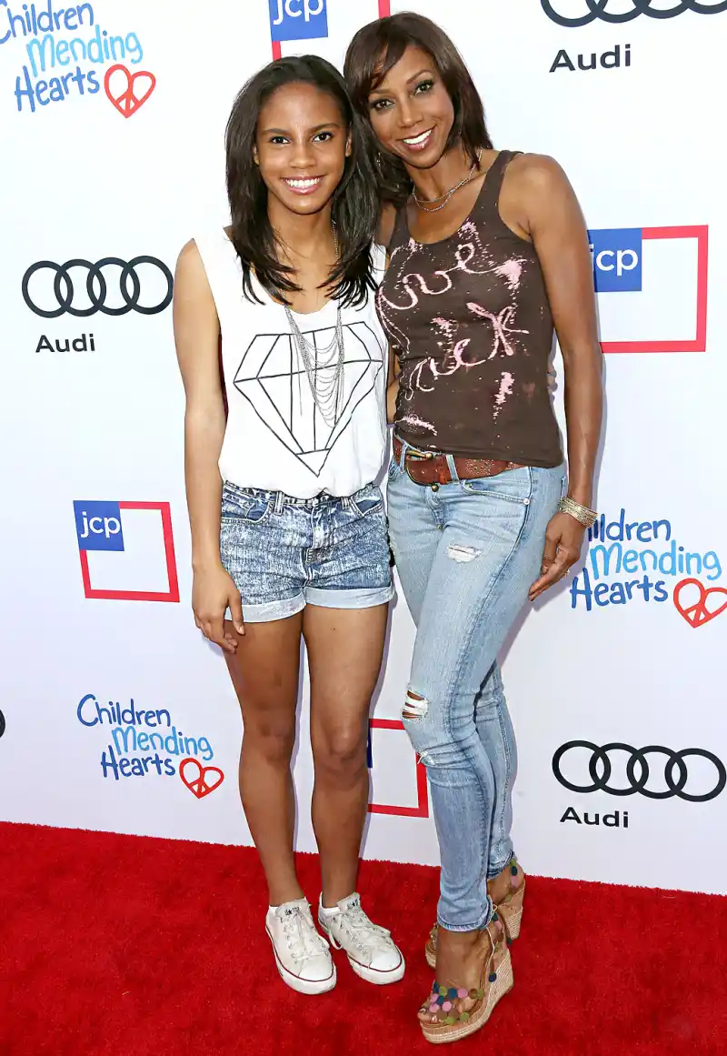 1379618344_holly robinson peete zoom