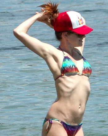 1379695209_alyson hannigan 441