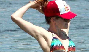 1379695213_alyson hannigan 178