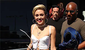 1379802620_miley cyrus h