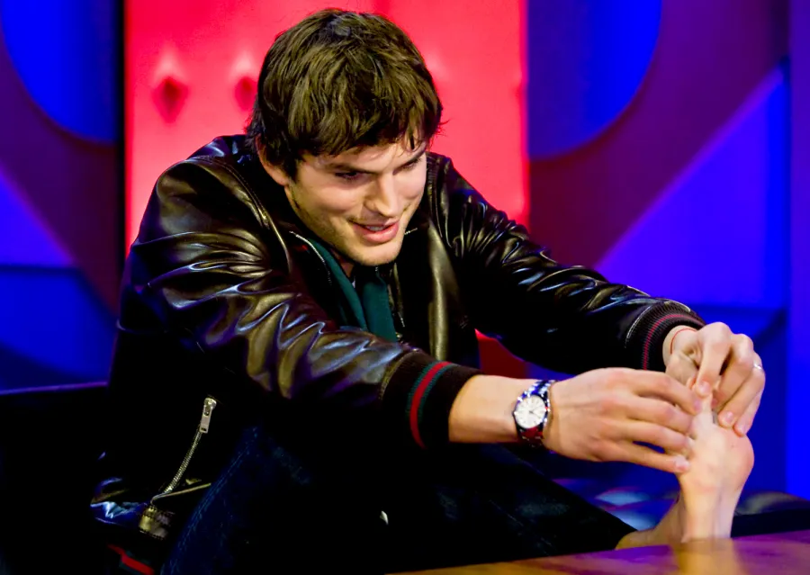 1380139729_rexusa_408515y_ashton kutcher zoom