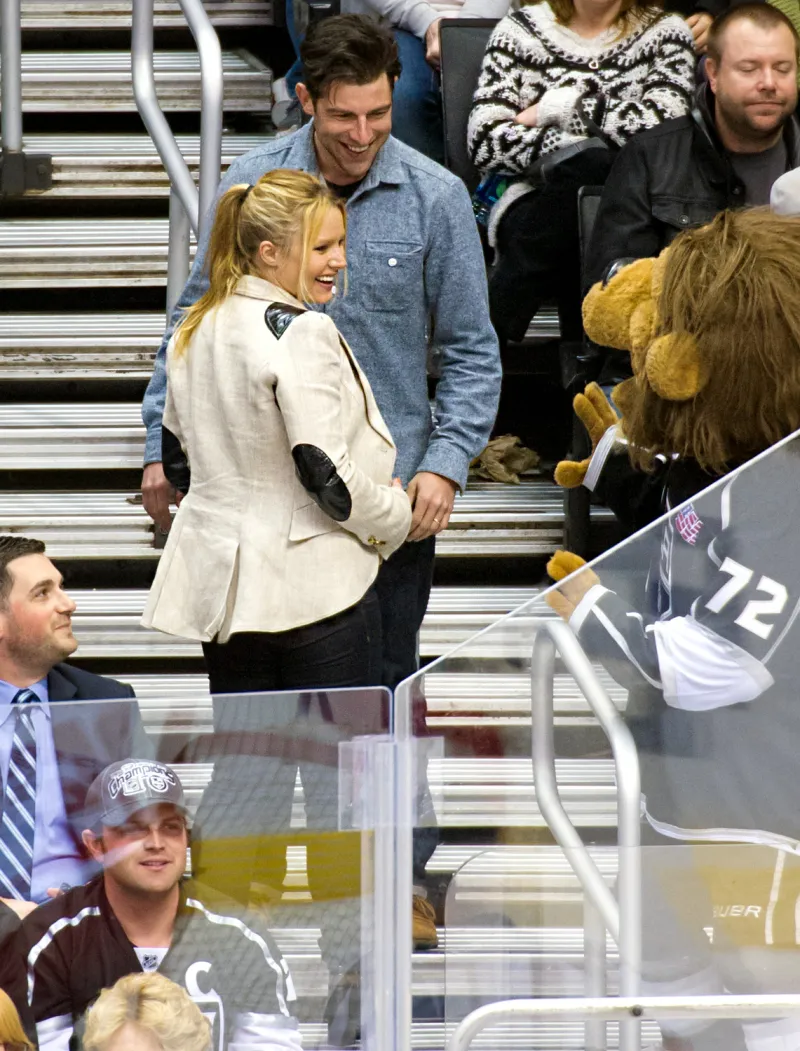 1380311443_kristen bell max greenfield zoom