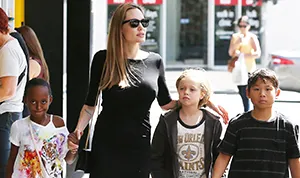 1380397637_angelina jolie shiloh zahara pax australia_4