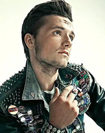 1381327784_josh hutcherson out 350