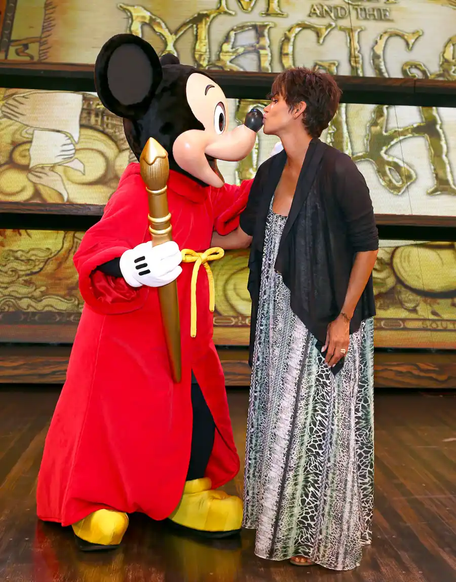 1381347838_halle berry zoom