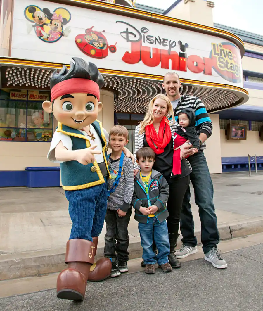 1381348243_melissa joan hart family zoom