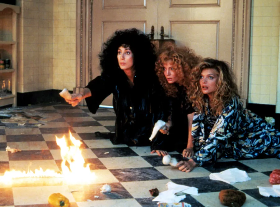 1381350487_witches of eastwick zoom