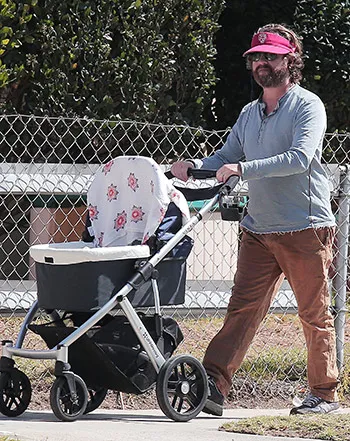 1381691563_zach galifianakis baby_3