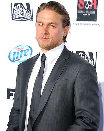 1381762475_charlie hunnam 441