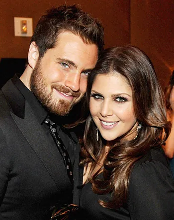 1381847843_chris tyrrell hillary scott 441