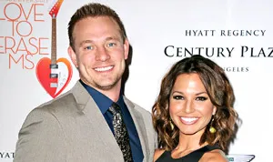 1382445034_tye strickland melissa rycroft pregnant 300