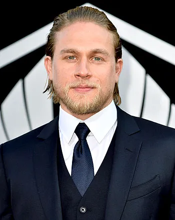 1382472344_charlie hunnam 441