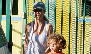 1382552906_kendra wilkinson hank baskett jr 178