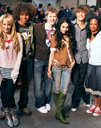 1382570625_76188242_ashley tisdale corbin bleu lucas grabeel vanessa hudgens zac efron monique coleman high school musical 350