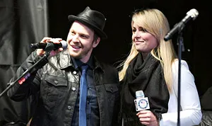 1383154587_gavin degraw lindsey vonn 300