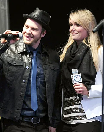 1383154587_gavin degraw lindsey vonn 350