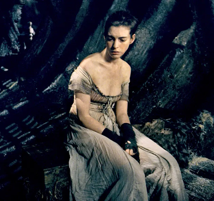 1383335557_anne hathaway zoom