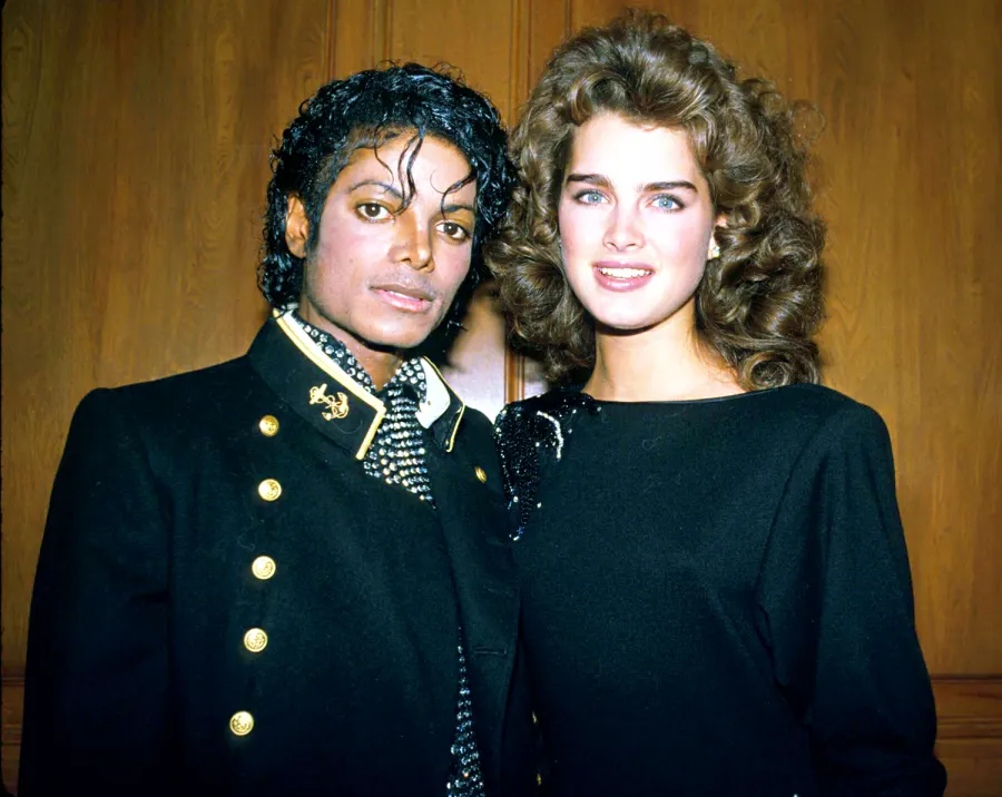 1383345483_1445428_brooke shields michael jackson zoom