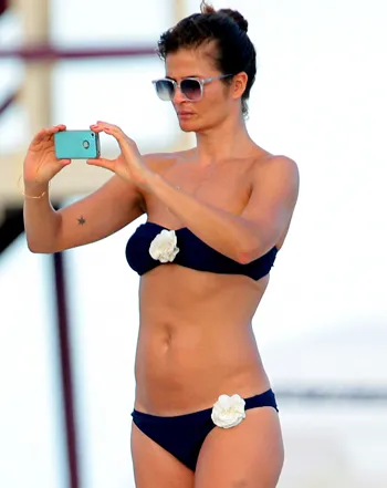 1383679275_107959pcnex_helena11_helena christensen 350