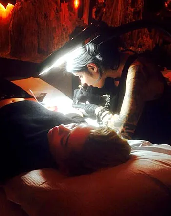 1383681207_miley cyrus kat von d 350