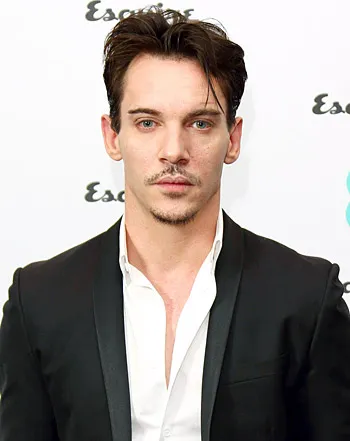 1384357503_jonathan rhys meyers 441