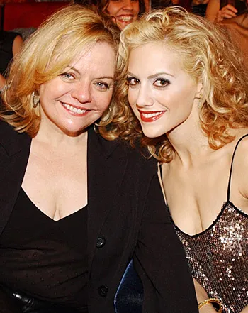 1385391639_brittany murphy sharon murphy 441