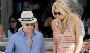 1385661025_ryan seacrest 178