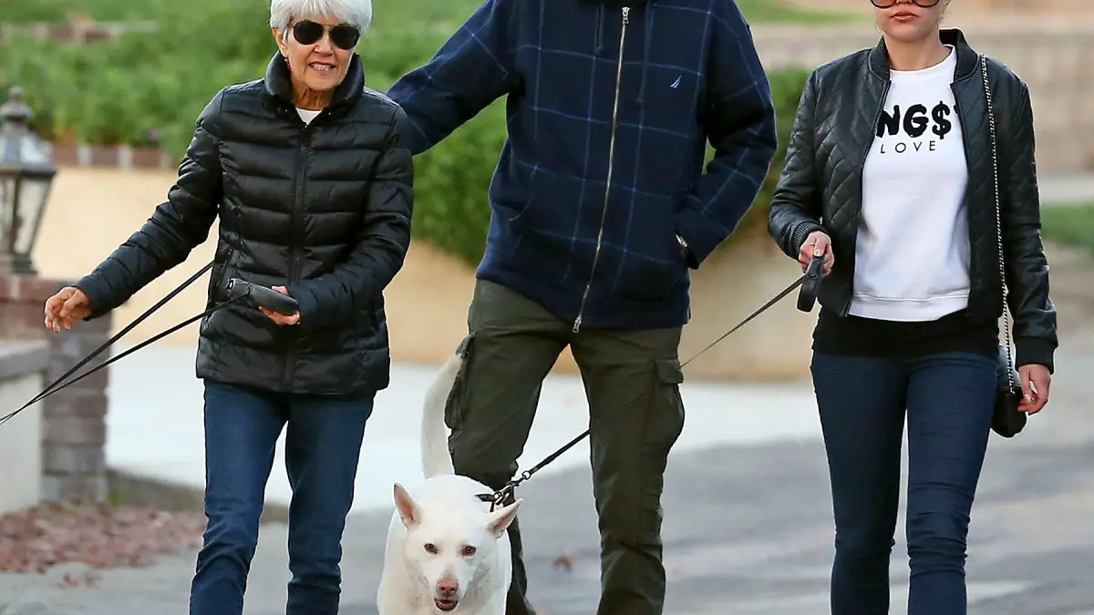 Amanda Bynes and her parents on Dec 5, 2013