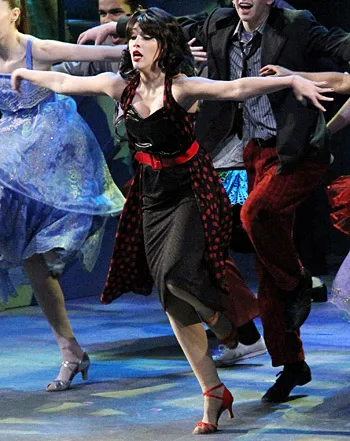 1386613008_lourdes leon 441