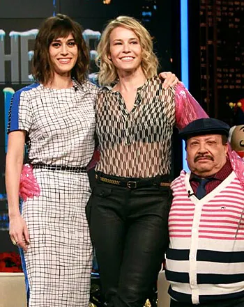 1386778479_lizzy caplan chelsea lately 350