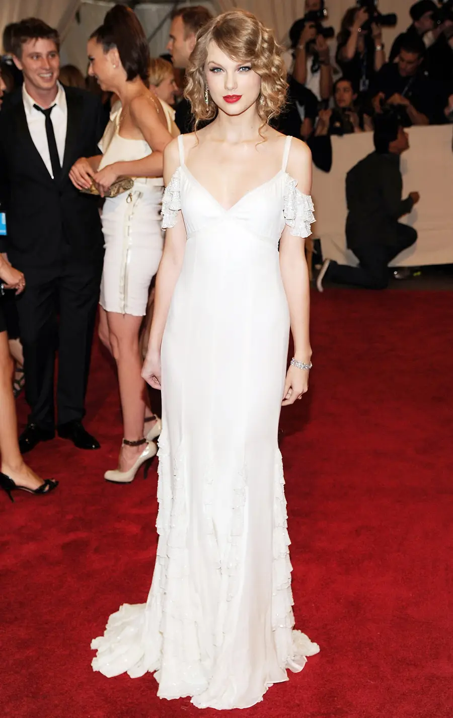 1386793139_taylor swift zoom 09