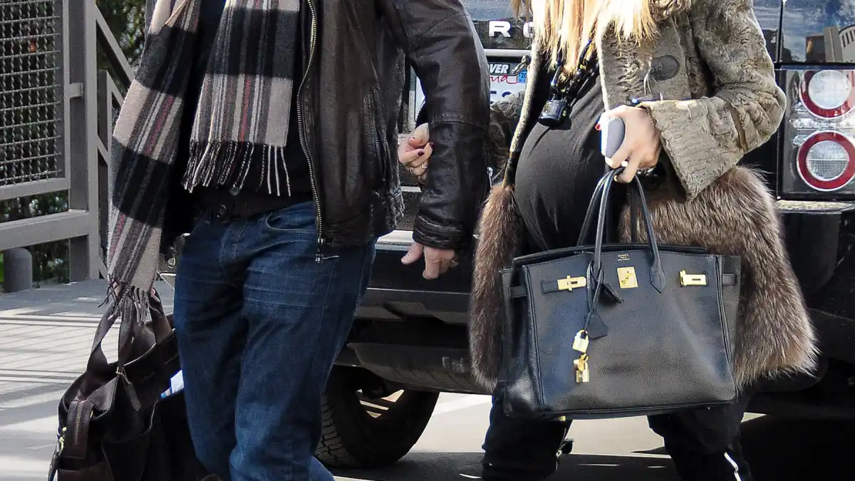 Rachel Zoe walking in high heels at nine months pregnant