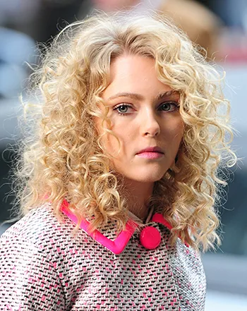 1387034230_annasophia robb school shooting_3