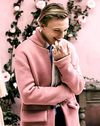 1387300957_jamie campbell bower burberry 350