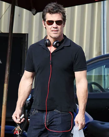 1387386256_josh brolin 441