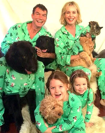 1387825677_rebecca romijn 441