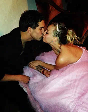 1388587292_kaley cuoco marries ryan sweeting_3