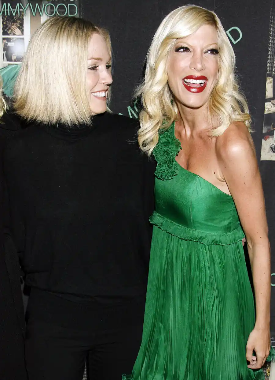 1388676112_jennie garth tori spelling zoom