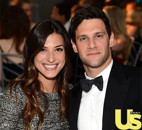 Justin Bartha and Lia Smith