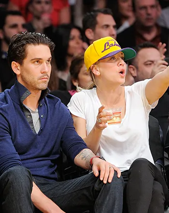 1388936193_kaley cuoco ryan sweeting lakers_3