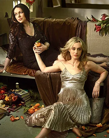 1389303575_laura prepon taylor schilling elle 350