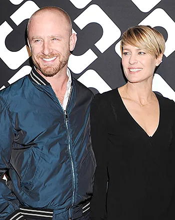1389455181_robin wright ben foster engaged_3