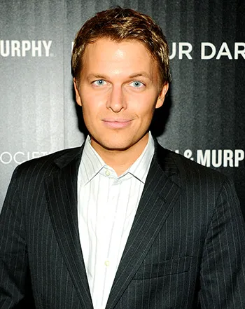 1389588613_ronan farrow 441