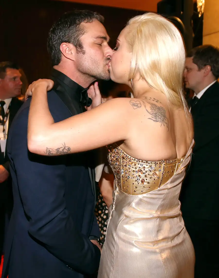 1389714532_taylor kinney lady gaga zoom