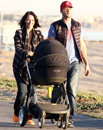 1389988697_jennifer love hewitt brian hallisay baby 441