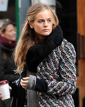 1390329618_cressida bonas prince harry 441